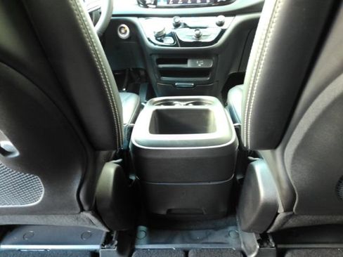 Used 2026 Chrysler Pacifica Select image 28