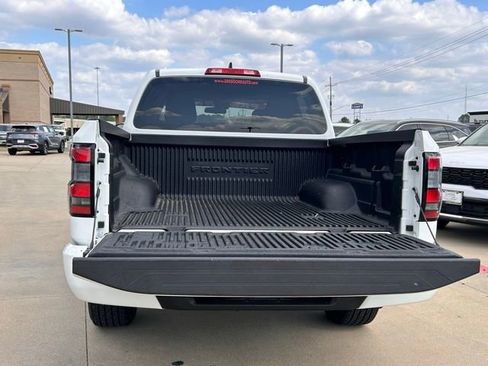 Used 2023 Nissan Frontier SV image 9