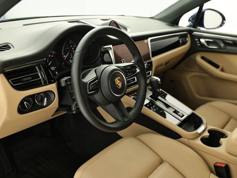 Certified 2026 Porsche Macan AWD/4WD image 4