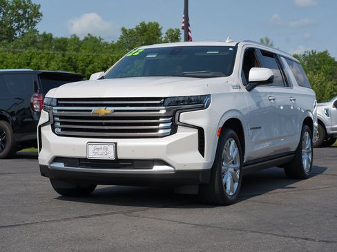 Used 2022 Chevrolet Suburban High Country AWD/4WD image 7