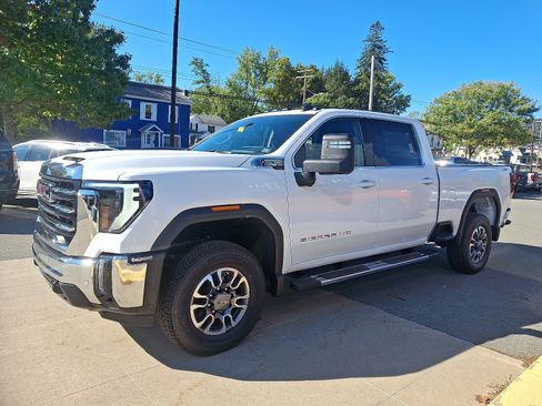 New 2026 GMC Sierra 2500 SLE w/ SLE Value Package; image 3