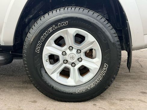 Used 2016 Toyota 4Runner SR5 image 27