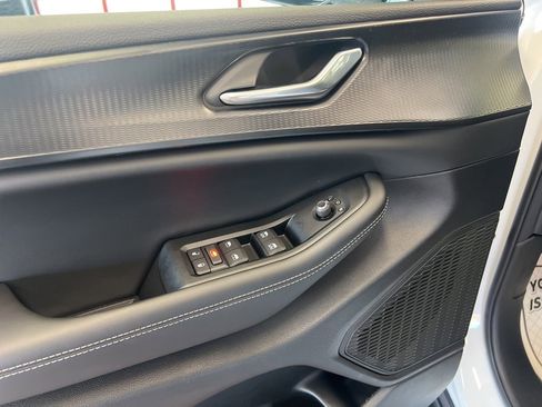 New 2025 Jeep Grand Cherokee Altitude image 5