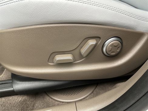 Used 2026 Genesis GV70 2.5T Advanced image 12