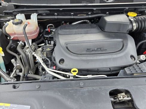 Used 2022 Chrysler Pacifica Touring-L FWD image 18