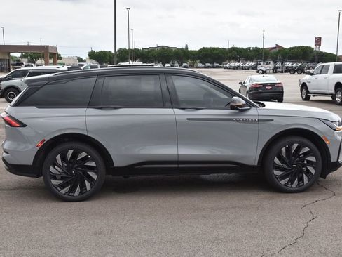 New 2026 Lincoln Nautilus Reserve AWD/4WD image 12