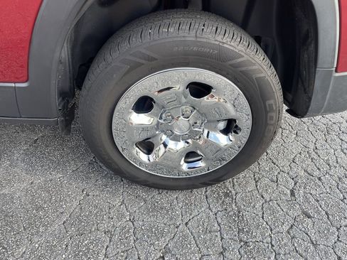 Used 2017 Jeep Cherokee Sport image 17