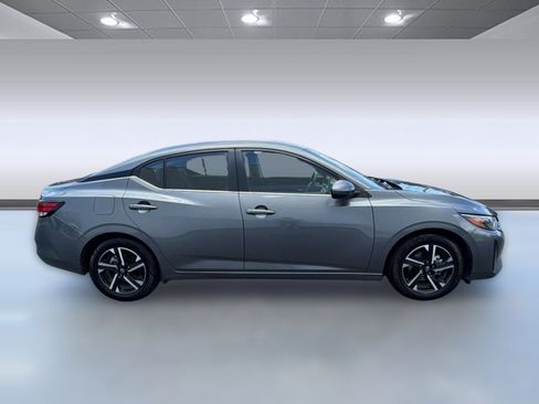 Used 2025 Nissan Sentra SV FWD image 8