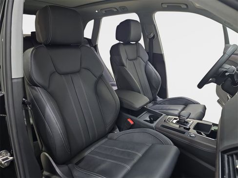 Certified 2025 Audi Q5 2.0T Premium Plus w/ Premium Plus Package image 12