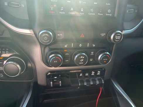 Used 2020 RAM 1500 Big Horn AWD/4WD image 12