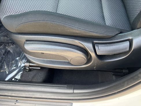 Used 2025 Kia Soul LX w/ LX Technology Package FWD image 22