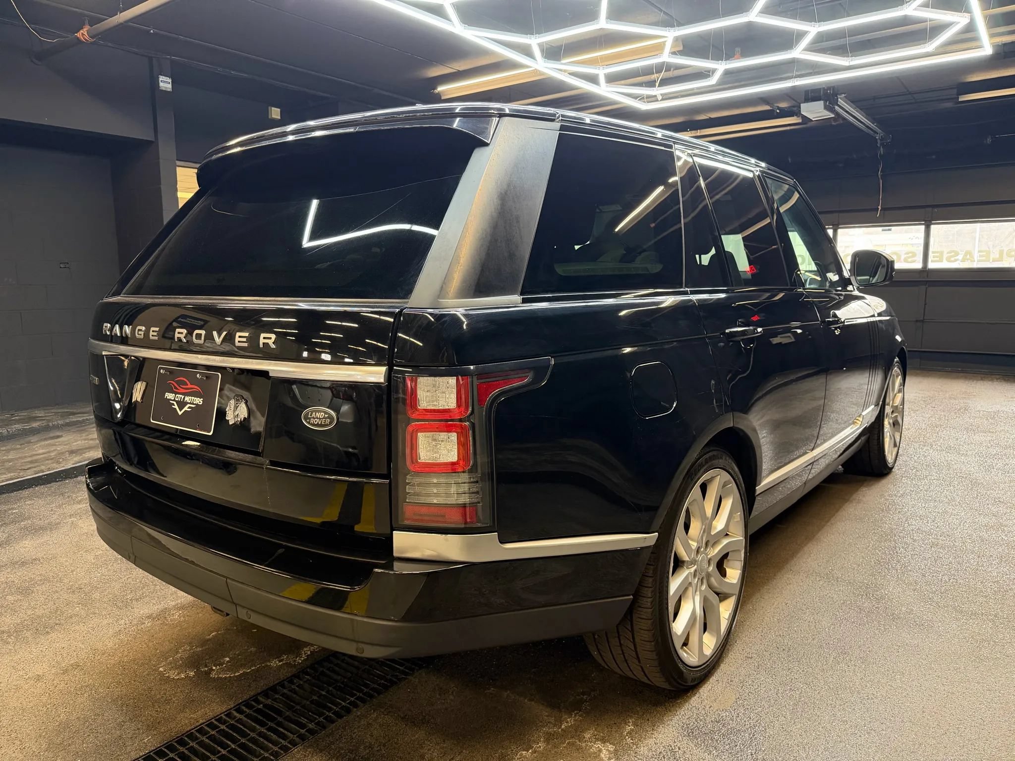 Used 2017 Land Rover Range Rover HSE AWD/4WD image 9