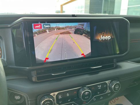 Used 2025 Jeep Wrangler Unlimited Rubicon image 10