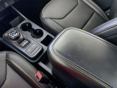 Used 2025 Ford Maverick Lobo AWD/4WD image 8