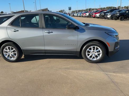Used 2023 Chevrolet Equinox LS image 2