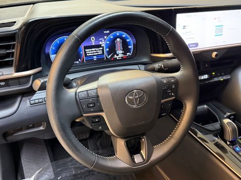 Used 2024 Toyota Crown AWD/4WD image 14
