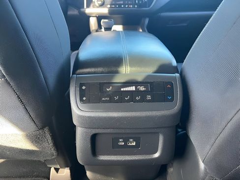 Used 2022 Nissan Pathfinder SV FWD image 25