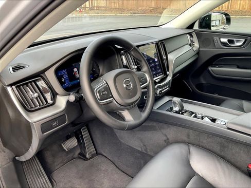 Used 2025 Volvo XC60 B5 Core image 16