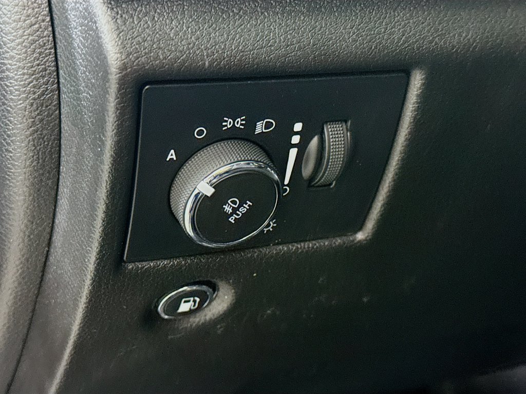 Used 2021 Jeep Grand Cherokee Limited AWD/4WD image 19