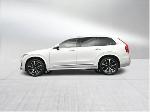 Used 2023 Volvo XC90 B5 Plus AWD/4WD image 27