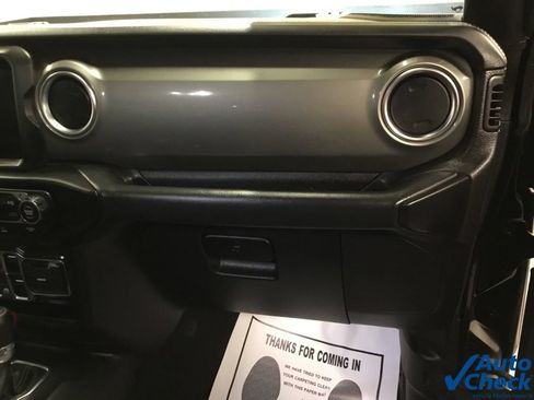 Used 2022 Jeep Wrangler Unlimited Sahara w/ Cold Weather Group AWD/4WD image 43