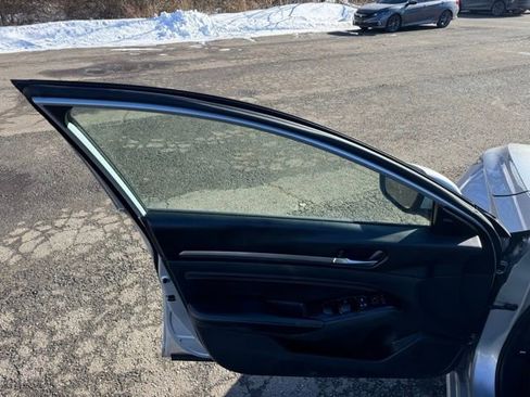 Used 2022 Nissan Altima 2.5 SV w/ SV Premium Package image 10