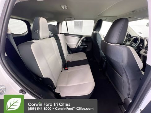 Used 2017 Toyota RAV4 XLE FWD image 16