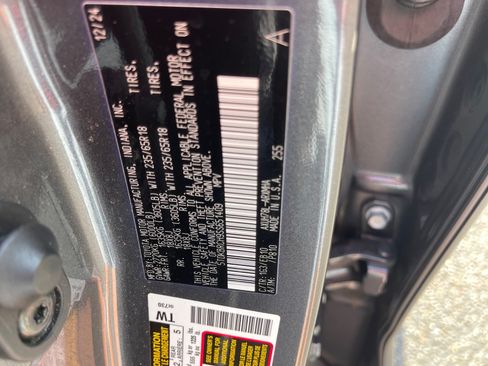 Used 2025 Toyota Highlander XLE AWD/4WD image 11