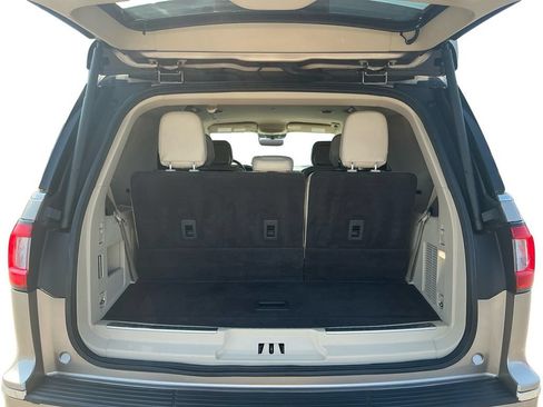 Used 2020 Lincoln Navigator 2WD image 24