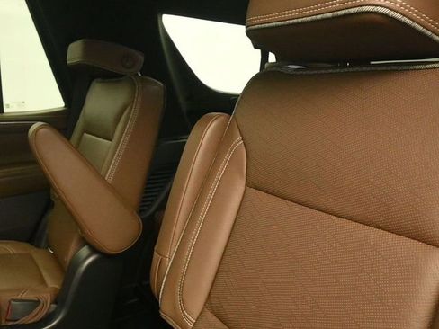 Used 2021 Chevrolet Tahoe High Country image 11