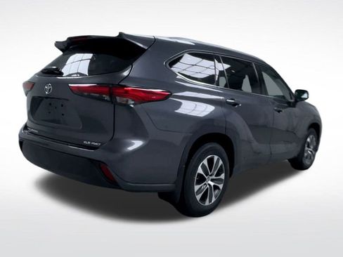Used 2021 Toyota Highlander XLE image 9