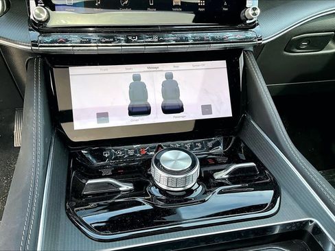 New 2026 Jeep Grand Wagoneer Summit image 18