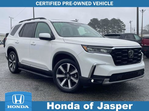 Certified 2025 Honda Pilot Touring image 1