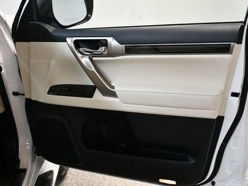 Used 2021 Lexus GX 460 Premium w/ Accessory Package AWD/4WD image 24