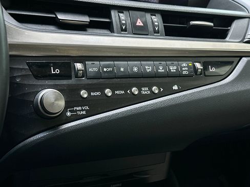 Used 2021 Lexus ES 300h w/ Accessory Package FWD image 29