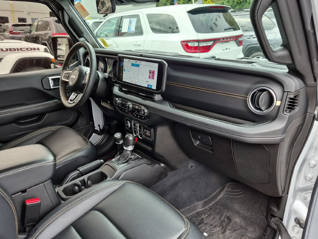 Used 2024 Jeep Wrangler Unlimited Sahara w/ Safety Group AWD/4WD image 19