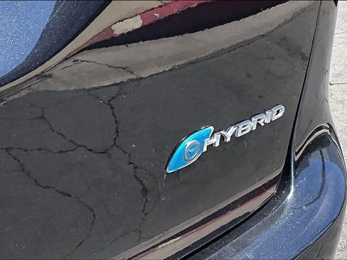 Used 2018 Chrysler Pacifica Limited w/ Advanced Safetytec Group FWD image 9