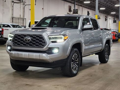 Used 2020 Toyota Tacoma TRD Sport w/ Technology Package image 4