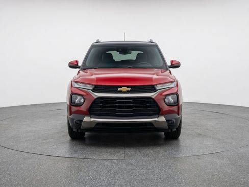Used 2025 Chevrolet TrailBlazer LT FWD image 2