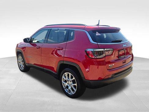 Used 2023 Jeep Compass Latitude AWD/4WD image 5