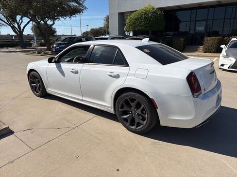 Used 2023 Chrysler 300 Touring L w/ Comfort Group image 4