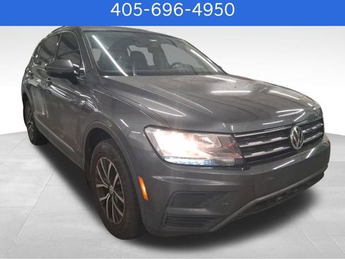Used 2020 Volkswagen Tiguan SE image 2