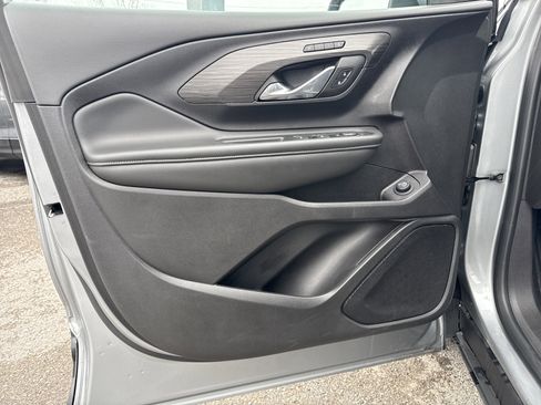 Used 2024 GMC Terrain SLT image 15