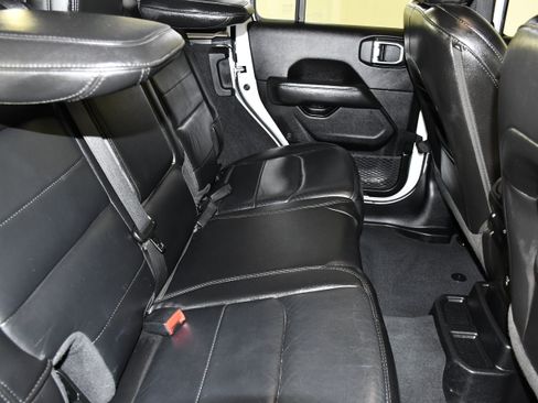 Used 2020 Jeep Wrangler Unlimited Sahara AWD/4WD image 45