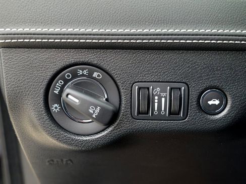 Used 2023 Chrysler 300 C image 49