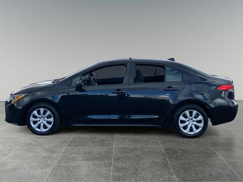 Used 2022 Toyota Corolla LE image 2