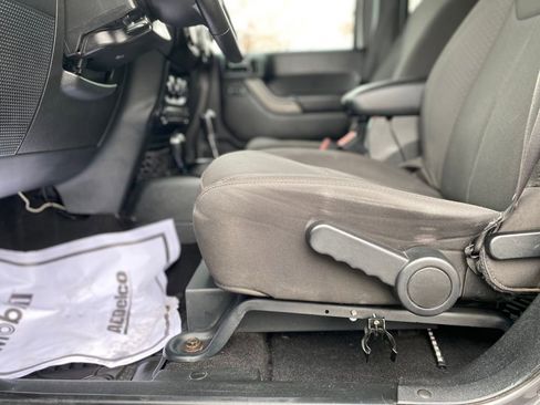 Used 2017 Jeep Wrangler Unlimited Sport image 21