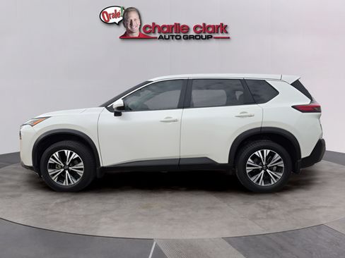 Certified 2022 Nissan Rogue SV FWD image 3