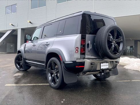 Used 2023 Land Rover Defender 110 X-Dynamic SE image 3