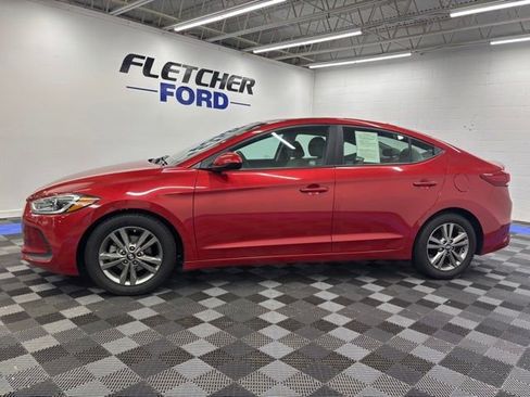 Used 2017 Hyundai Elantra SE image 3
